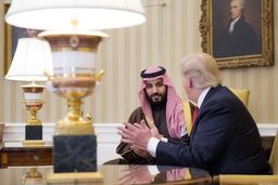 ترامپ: با بن‌سلمان برای کاهش تولید نفت صحبت کردم