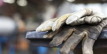 ۹۰ درصد بخش خدمات در کرونا تعطیل شد/ وجود ۷ میلیون شغل غیررسمی در کشور