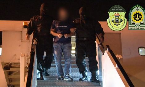 دستگیری سرکرده بزرگترین باند قاچاق دختران ایرانی در مالزی/ انتقال متهم به ایران+عکس