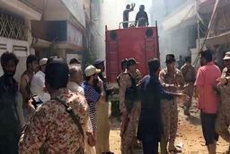 سقوط هواپیمای مسافربری در نزدیکی فرودگاه کراچی