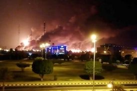 آتش‌سوزی شبانه در ارتفاعات پارک ملی بمو فارس