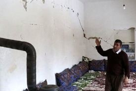 خسارت جزئی زلزله ۵.۳ ریشتری به برخی منازل خشتی قطور آذربایجان‌غربی
