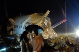 حادثه برای یک هواپیما هنگام فرود در فرودگاه «کالیکات» هند با ۱۹۱ مسافر