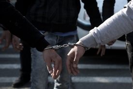 دستگیری ۳ متهم اقتصادی در کرمانشاه