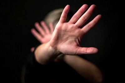 از گزارش خشونت خانگی توسط همسایگان تا ایجاد &#8220;مهمانخانه وثیقه&#8221;/مداخله پلیس ضروریست؟