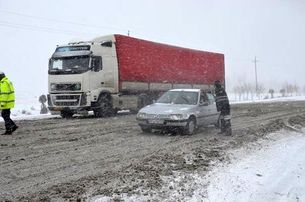 جادههای ۹ استان کشور تحت تاثیر برف و باران