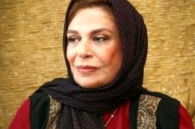 گوهر خیراندیش برای درمان کرونا در بیمارستان بستری شد