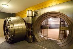۱۰ حقیقت جذاب و حیرت‌انگیز از گاوصندوق‌های بانکی