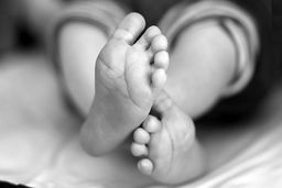 قتل پسر ۱۰ ماهه توسط مادر مطلقه! / پسرک مزاحم او و مرد غریبه بود + عکس