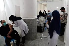 همه سنین در قم واکسینه می شوند.