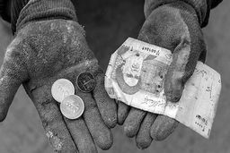 تکه‌های بزرگ ترِ کیک اقتصاد ایران برای ثروتمندان