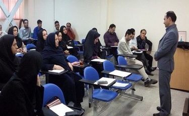دانشجویان تا اواسط ترم جاری به دانشگاه میروند؟!