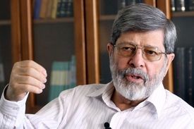 انتقاد تند مرندی از وزارت بهداشت: دارند مردم را گمراه می‌کنند