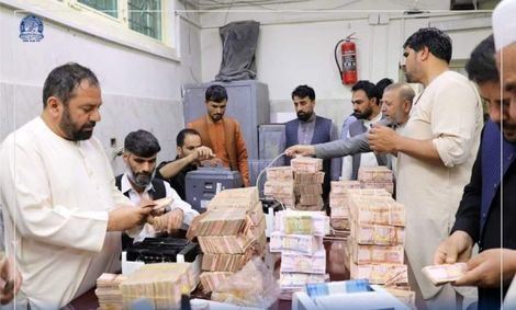 تحویل پولهای کشف شده به بانک مرکزی افغانستان