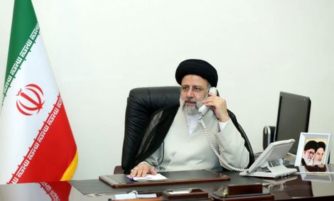 مشکلات معیشتی ما را از توجه به مسایل اساسی فرهنگ باز ندارد