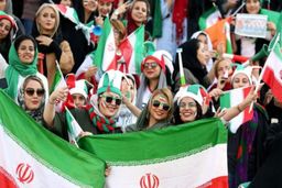 سوئیس تاکید بر حضور زنان ایرانی در ورزشگاه دارد