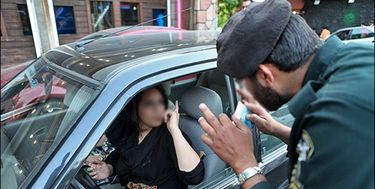 کشف حجاب جرم است/ با مجرم برخورد میکنیم