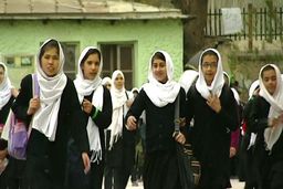 مدارس دخترانه در افغانستان تعطیل شد