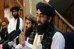 طالبان: آمریکا با قتل‌عام و بمباران در افغانستان نقض حقوق بشر میکند!