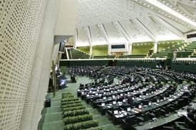 اولین وزیر دولت سیزدهم از مجلس کارت زرد گرفت