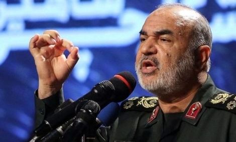 دشمن میخواهد اعتماد به نفس را از ما بگیرد و ما را از درون تهی کند