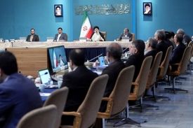 پرداخت یارانه به ثروتمندان و قطع پرداخت به نیازمندان ناحق است
