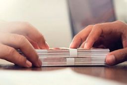 به اقشار ضعیف در پرداخت اقساط کمک میشود