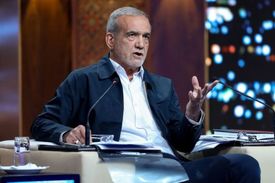 گاردین: پزشکیان چشم به بهبود رابطه با آمریکا دارد