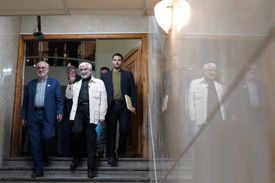 حمله تند روزنامه فرهیختگان به جریان سعید جلیلی: مگر نگفتید رای روستاها را دارید؟ معلوم است عدد نمی دانید/ پزشکیان را به حمایت از همجنس بازان متهم کردید