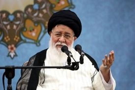 علم الهدی: سازش در مقابل جریان‌های انحرافی به خاطر رضایت عده‌ای، پذیرفته نیست؛ از هیچ نبردی نباید روی‌گردان باشیم