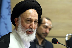 آیت الله ایازی: اگر شما می‌خواهید نهی از منکر کنید هیچ تناسب دینی و شرعی با این ندارد که یک آقا، خانمی را در خیابان بغل می‌کند و در یک ون می‌اندازد، این رفتار با کدام دستور شرعی سازگار است که یک مرد نامحرم چنین کاری را برای مبارزه با بی حجابی انجام دهد؟؟