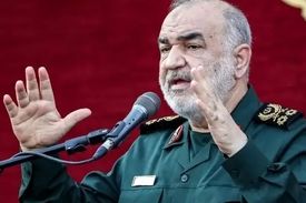 رفع محرومیت تنها با عمل انقلابی امکان پذیر است