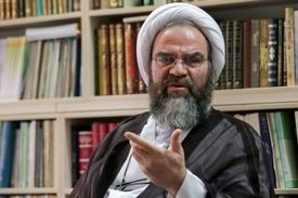 حجت الاسلام غرویان، استاد حوزه علمیه قم: طبق چیزی که در این قانون آمده بدون اطلاع طرف مقابل جریمه‌ها از حساب افراد برداشت می‌شود، آیا این اقدام از نظر فقها اشکال ندارد؟! /این قانون می‌تواند منشا جرم‌های دیگر شود