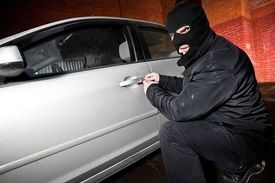 نقش پوششی زن جاعل برای سرقت خودروهای مدل بالا