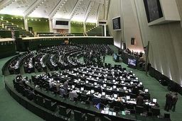 کاتب: چه اشکالی دارد زنان ما در ورزشگاه حضور یابند / محبی‌نیا: از امام حسن که دلسوزتر نیستیم