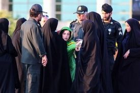اگر «پونز» مسئله حجاب را حل کرد، گشت ارشاد و گزارش مردمی هم می‌کند