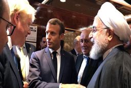 نتانیاهو درحال جویدن ناخن‌هایش بعد از دیدن تصاویر روحانی با مکرون و جانسون / اگر قرار بود با دنیا حرف نزنیم چرا به نیویورک رفتیم؟