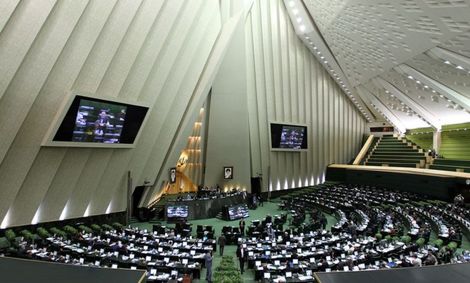 جلسه غیرعلنی مجلس برای بررسی افزایش قیمت بنزین برگزار می‌شود