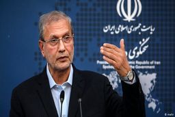ربیعی: هدف از اصلاح قیمت بنزین مبارزه با قاچاق است