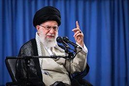 پاسخ رهبر انقلاب به اشخاصی که ایشان را از موضع‌گیری درباره مصوبه سران قوا درباره قیمت بنزین نهی کردند چه بود؟