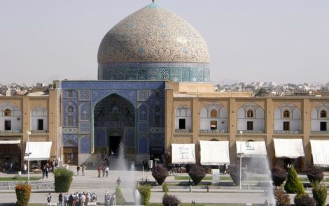 ماجرای یک مرمت؛ از دو رنگ شدن گنبد تا اتهام فتوشاپ