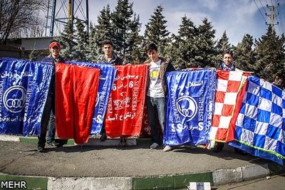 حواشی دیدار استقلال &#8211; پرسپولیس؛ از تشویق استراماچونی تا حضور هوادارانِ بدون بلیت پشت درب ورزشگاه